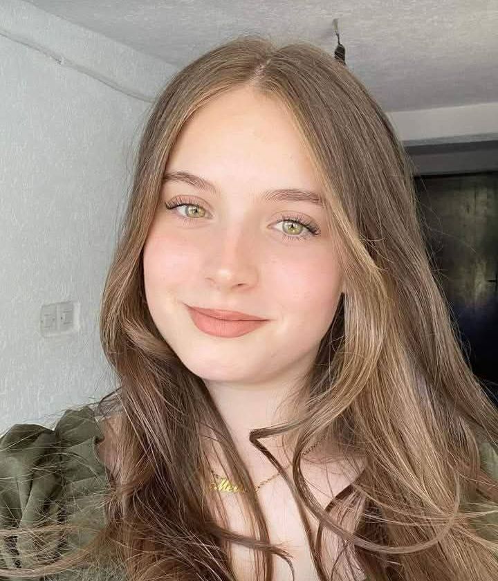 Sloane787, 24 years old from Canada