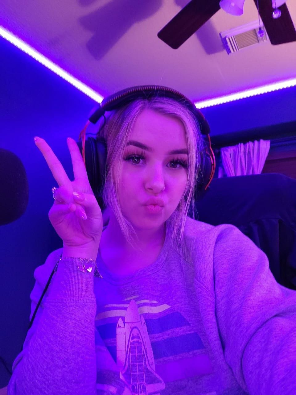 nancyshv8, 25 years old from United States