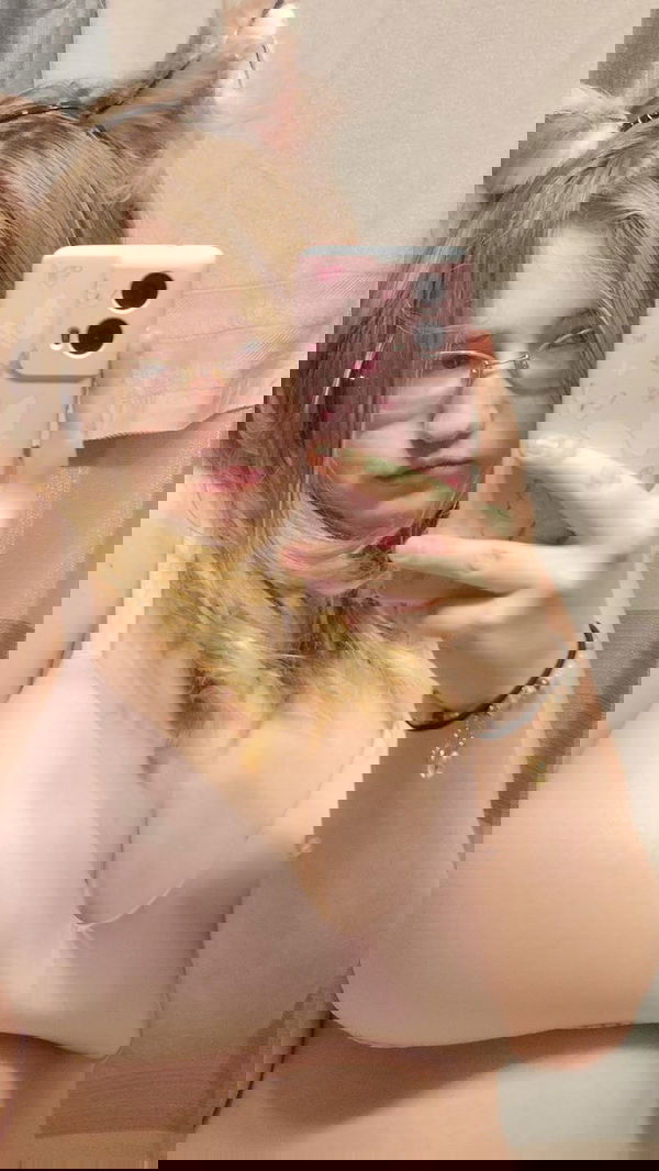 Alayah2458, 21 years old from Finland