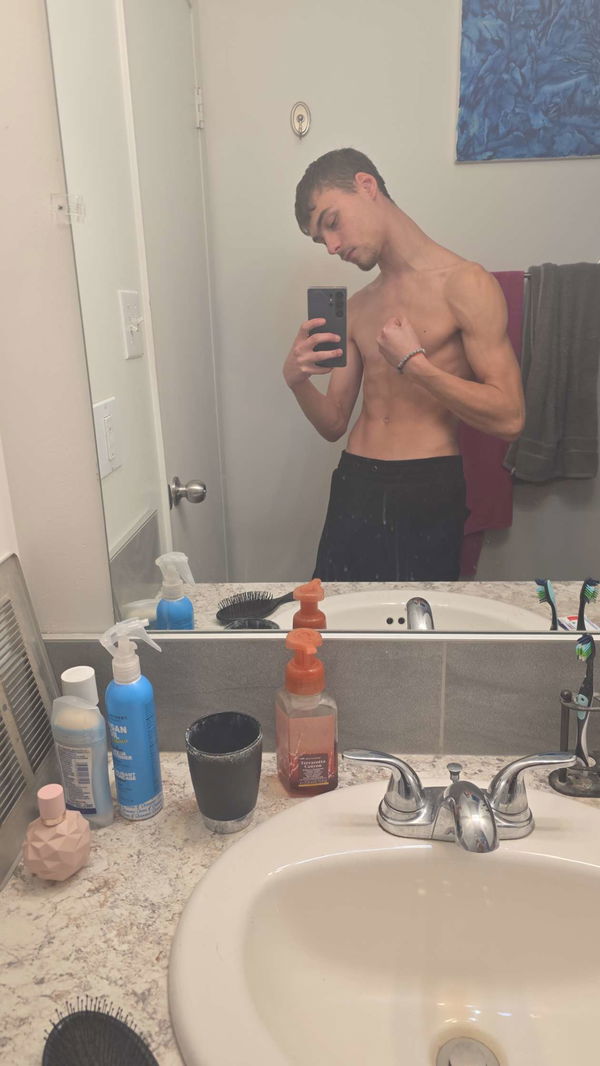 poisonshot61990, 18 years old from Canada