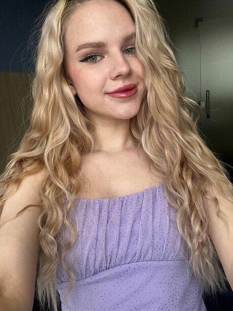 roxow65194, 25 years old from Canada