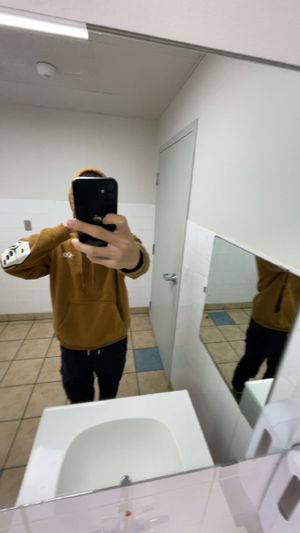 rileyharris1203's Profile Photo