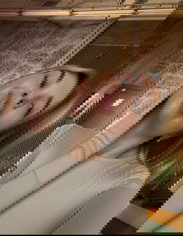 Camille3232, 24 years old from France