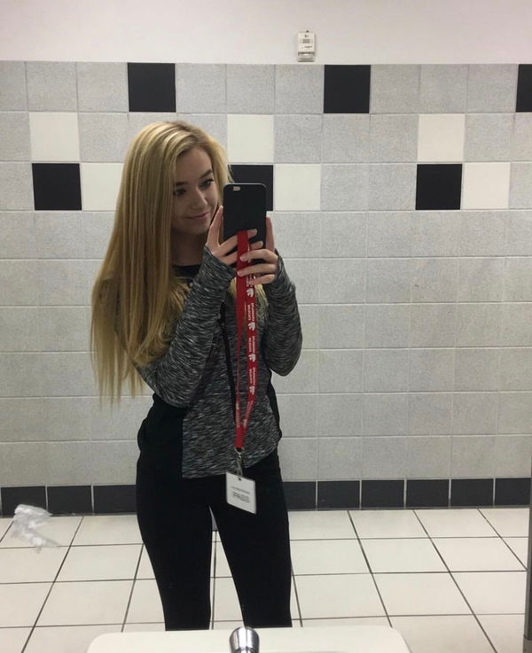 necay68612, 25 years old from Belgium