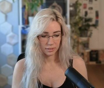 reviwa2243, 22 years old from Sweden