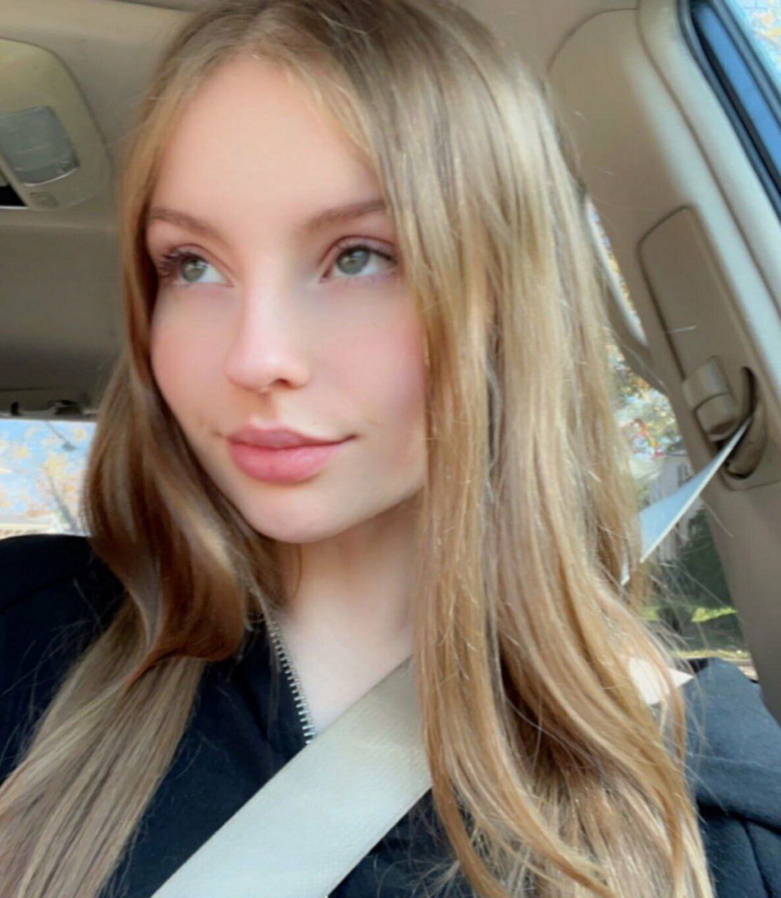 Leona_queen33's Cover Photo