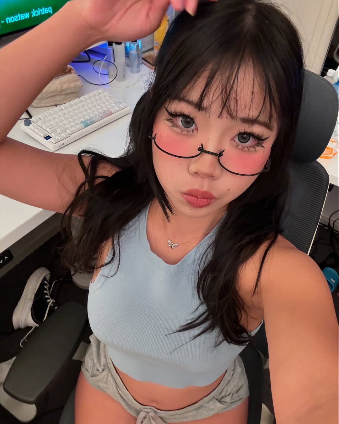 nomowyenun, 23 years old from United States