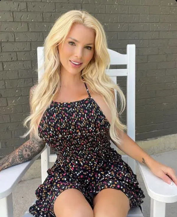 melinepa, 22 years old from United States