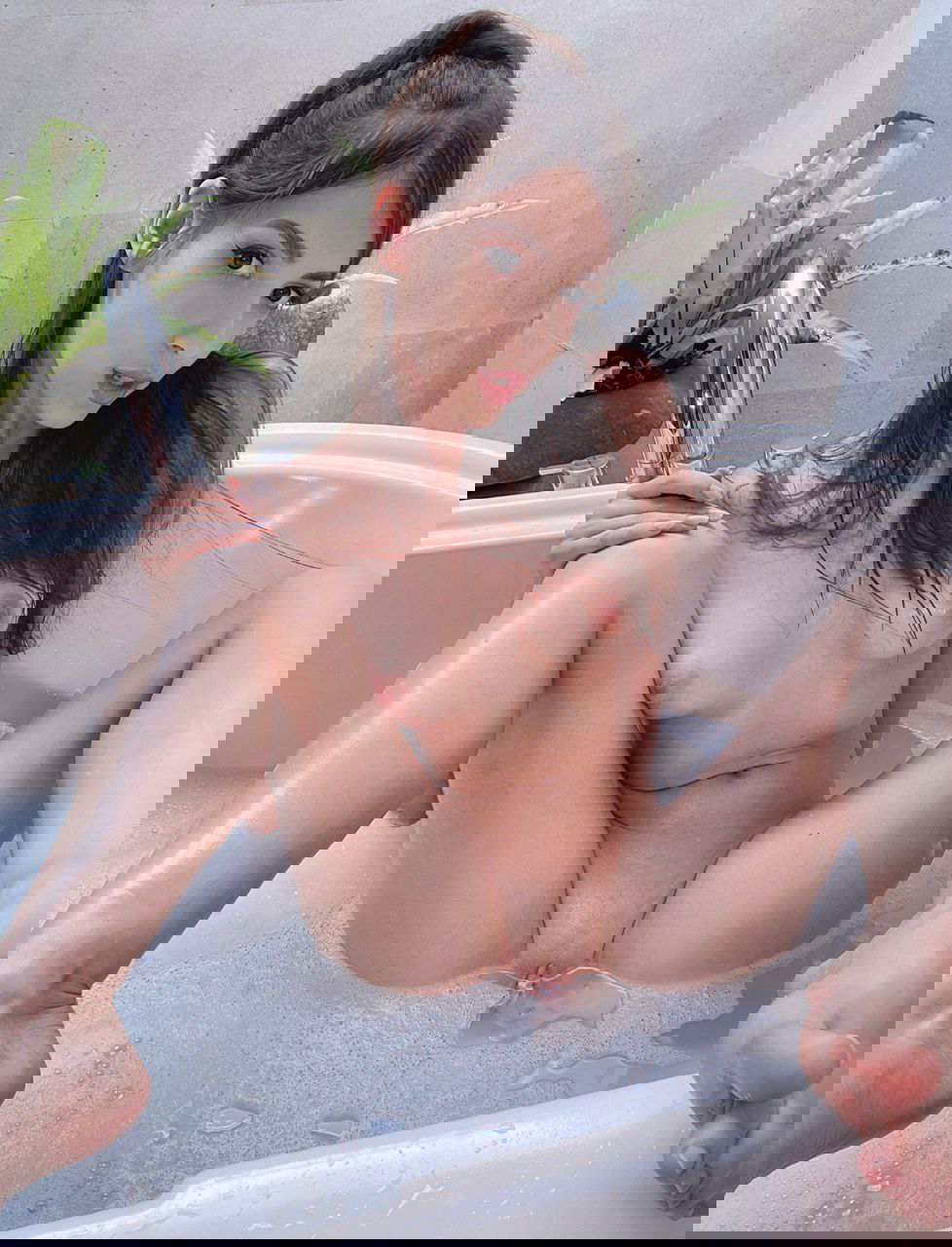 Rosequeen964, 19 years old from United Kingdom