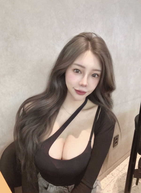 EleanaD, 23 years old from Canada