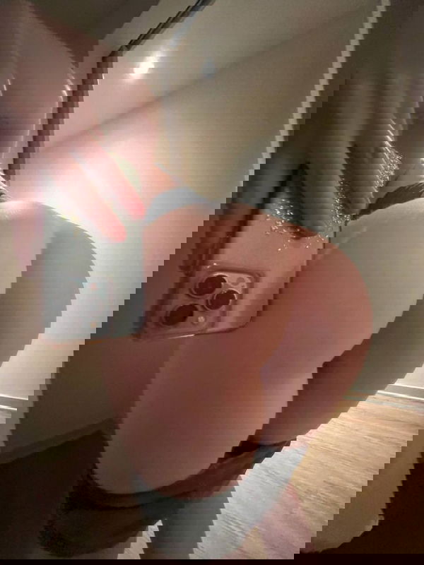 Ktrina27215, 25 years old from United Kingdom