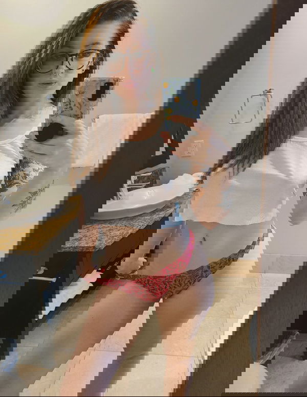 yihelev819, 20 years old from United States