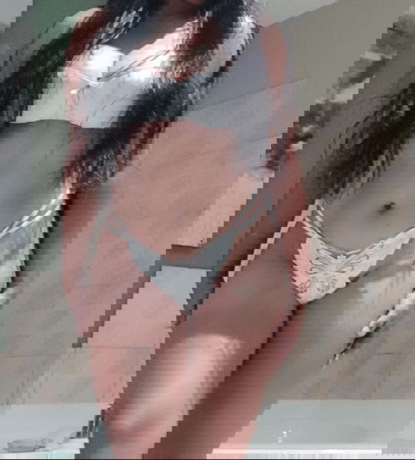 ae4xdwr6va, 25 years old from United States