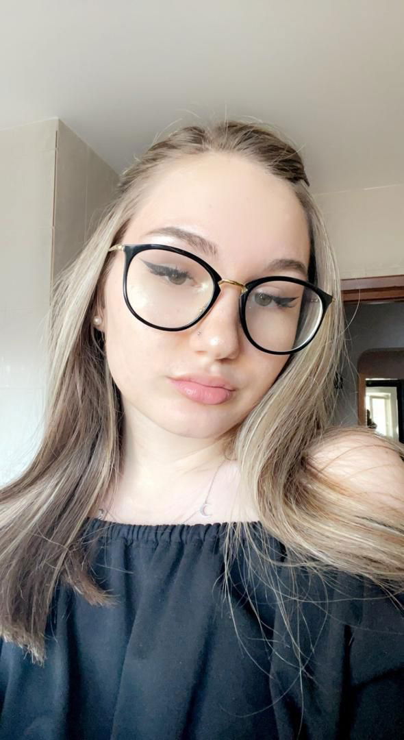 hativi, 19 years old from United States