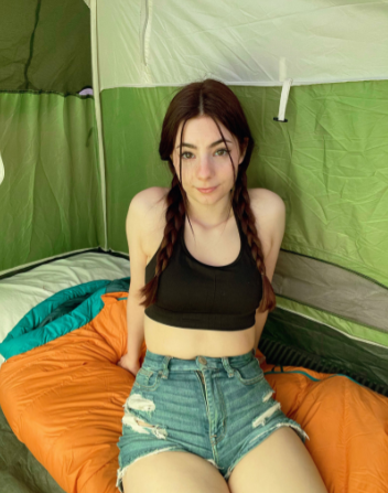 nodhira, 18 years old from United States