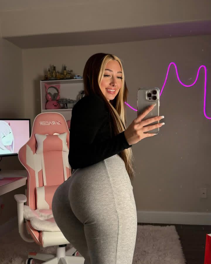 lindaaa's Cover Photo