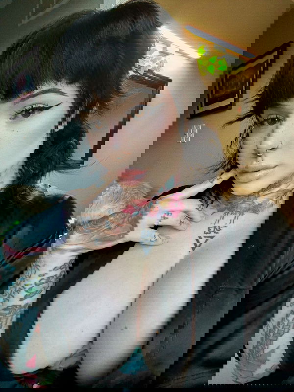 favayam455, 22 years old from United States