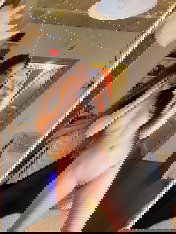 gamitox577, 20 years old from Dominica