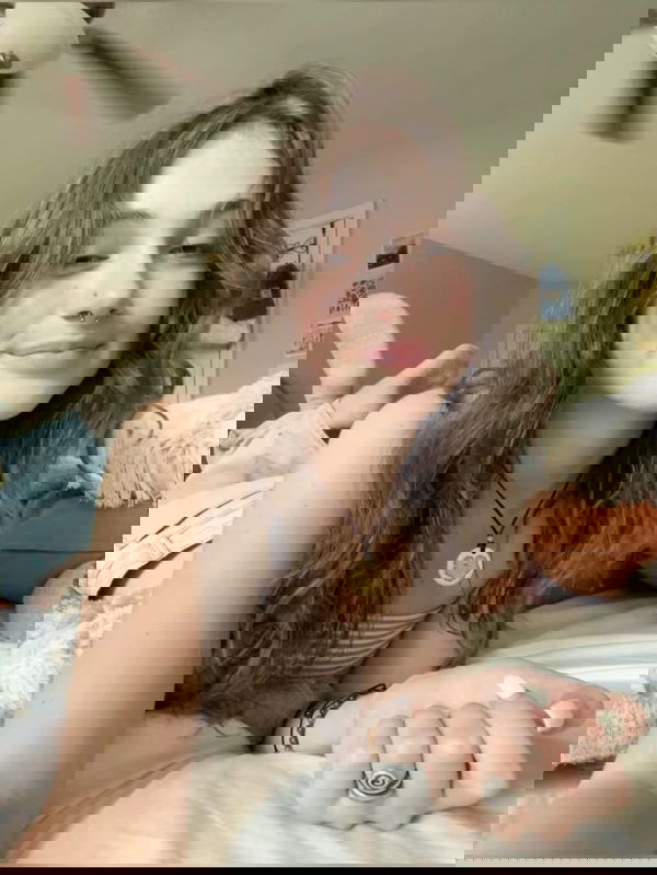 Lilly7856, 21 years old from France