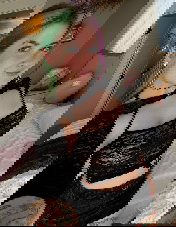 zetvup4, 24 years old from United States