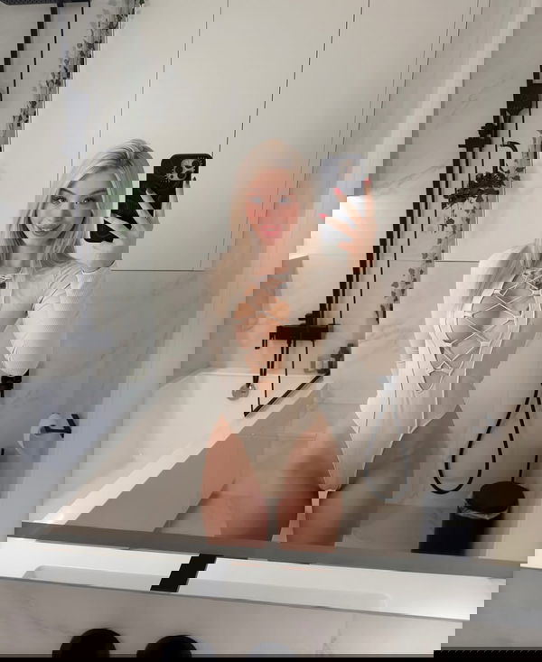 cherry800, 21 years old from United Kingdom