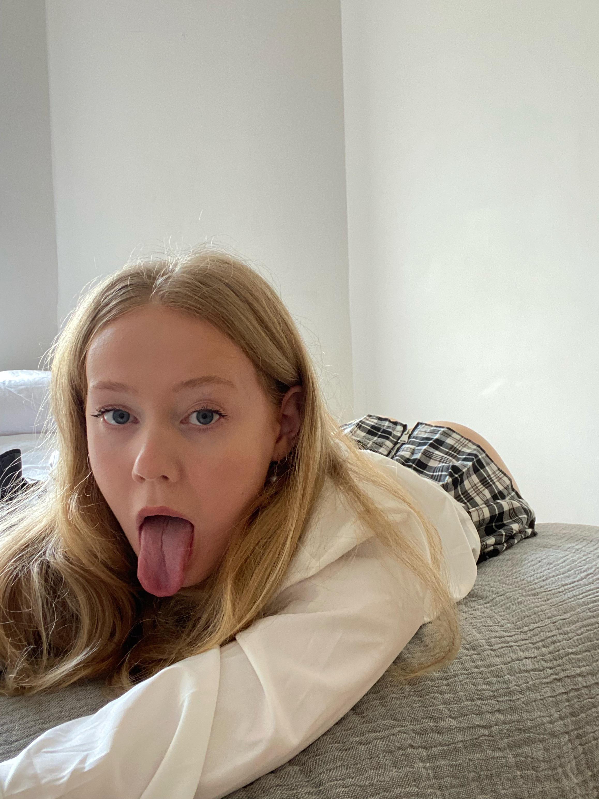 Amelia8194, 22 years old from United States