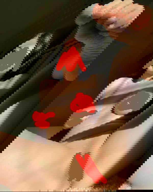 alwaysneked838, 19 years old from Canada