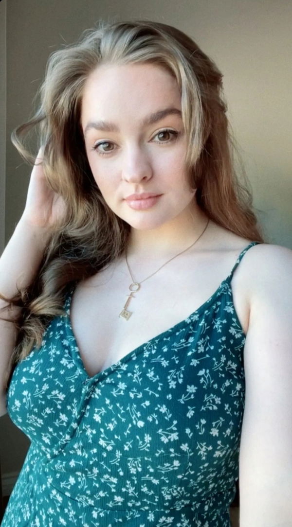 benejas, 22 years old from United States