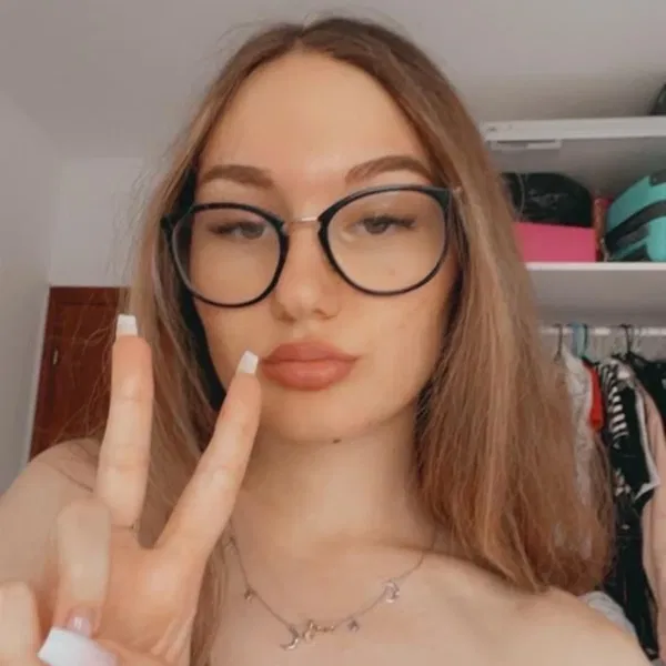 rose55444, 20 years old from United Kingdom