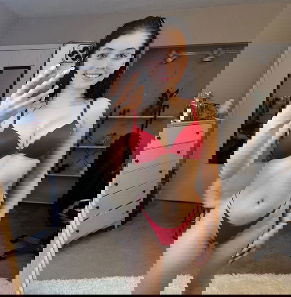 AlinaX000, 21 years old from United States