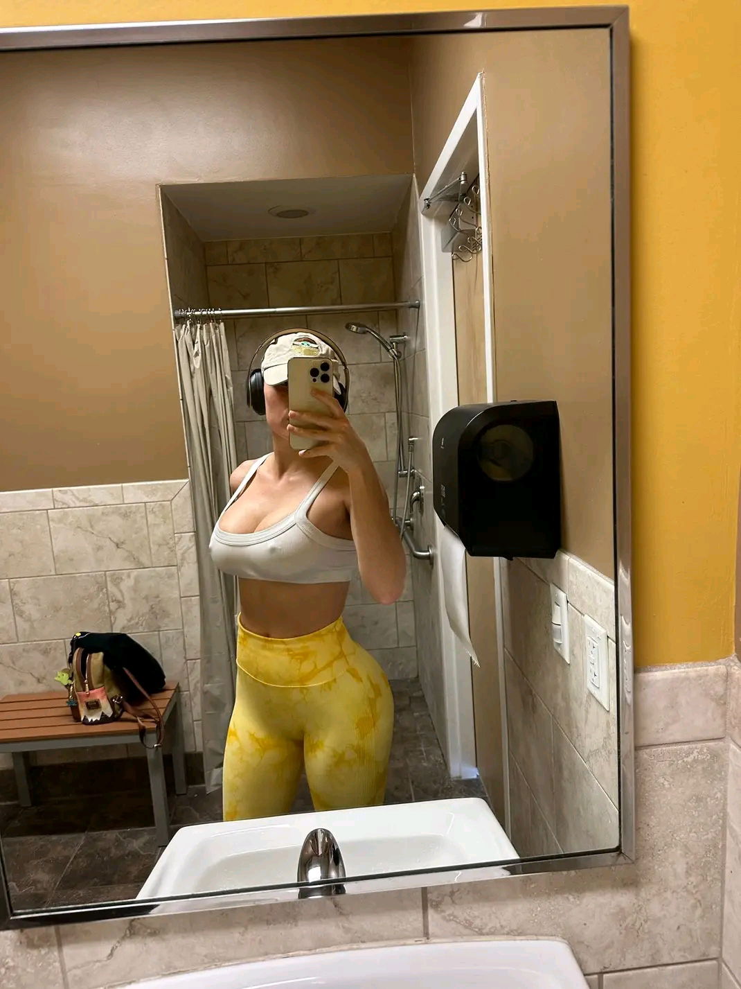 zrjdbw44583's Cover Photo