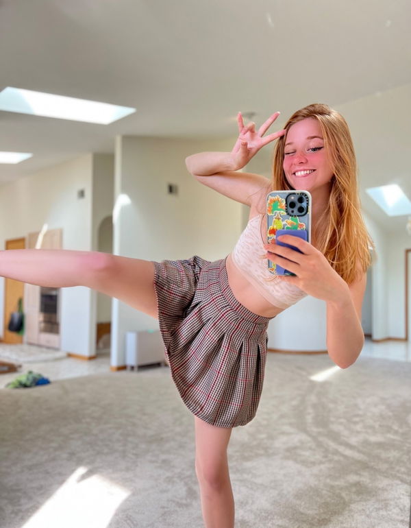 emulyqueen52963, 23 years old from United Kingdom