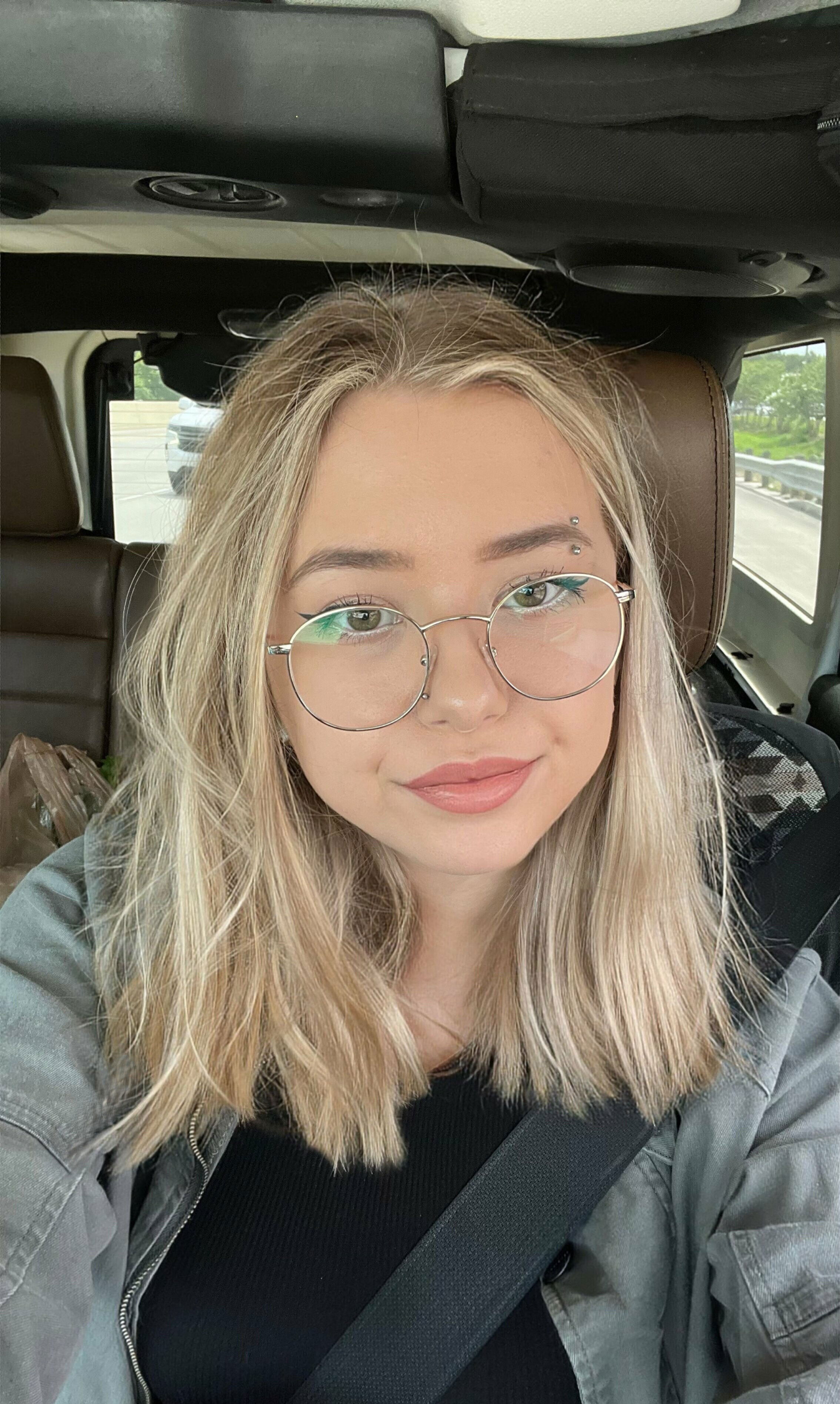 ensefe, 19 years old from Poland