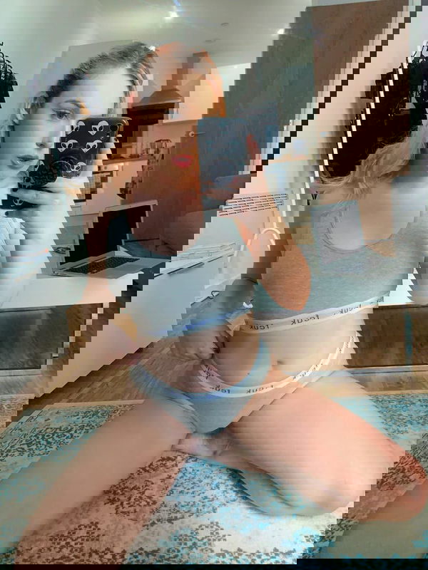 Elisharose43, 19 years old from United States