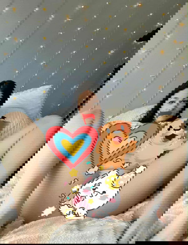 alonegirlcall939, 19 years old from Canada