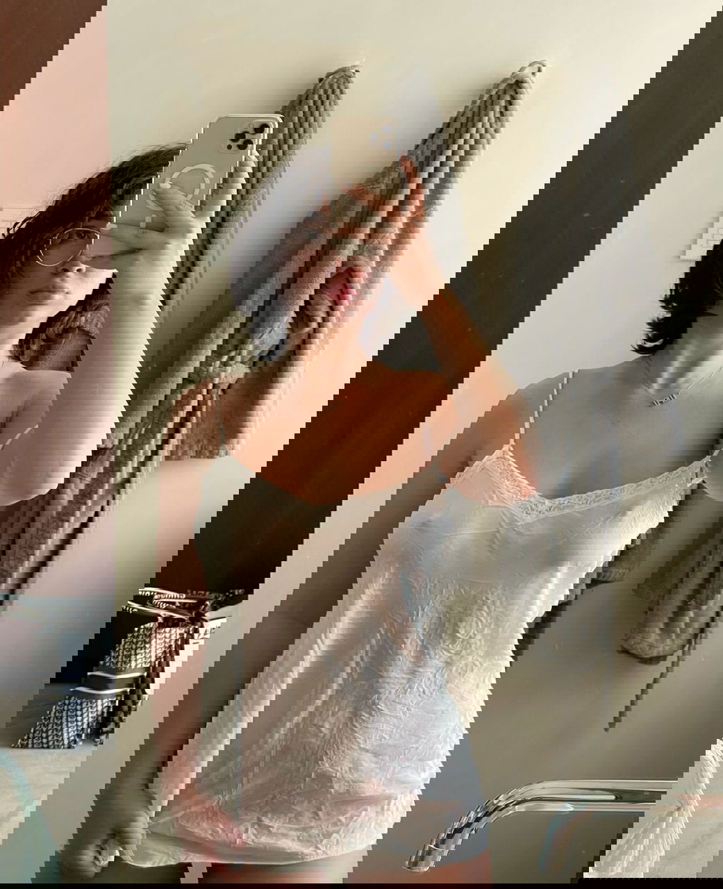 lydiabrooks332's Cover Photo