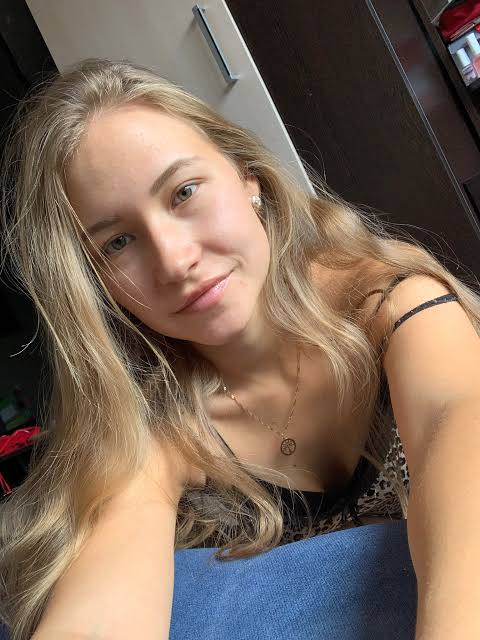 Suzanne45455, 20 years old from United States