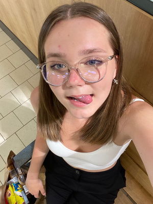 Phoebe27852's Profile Photo