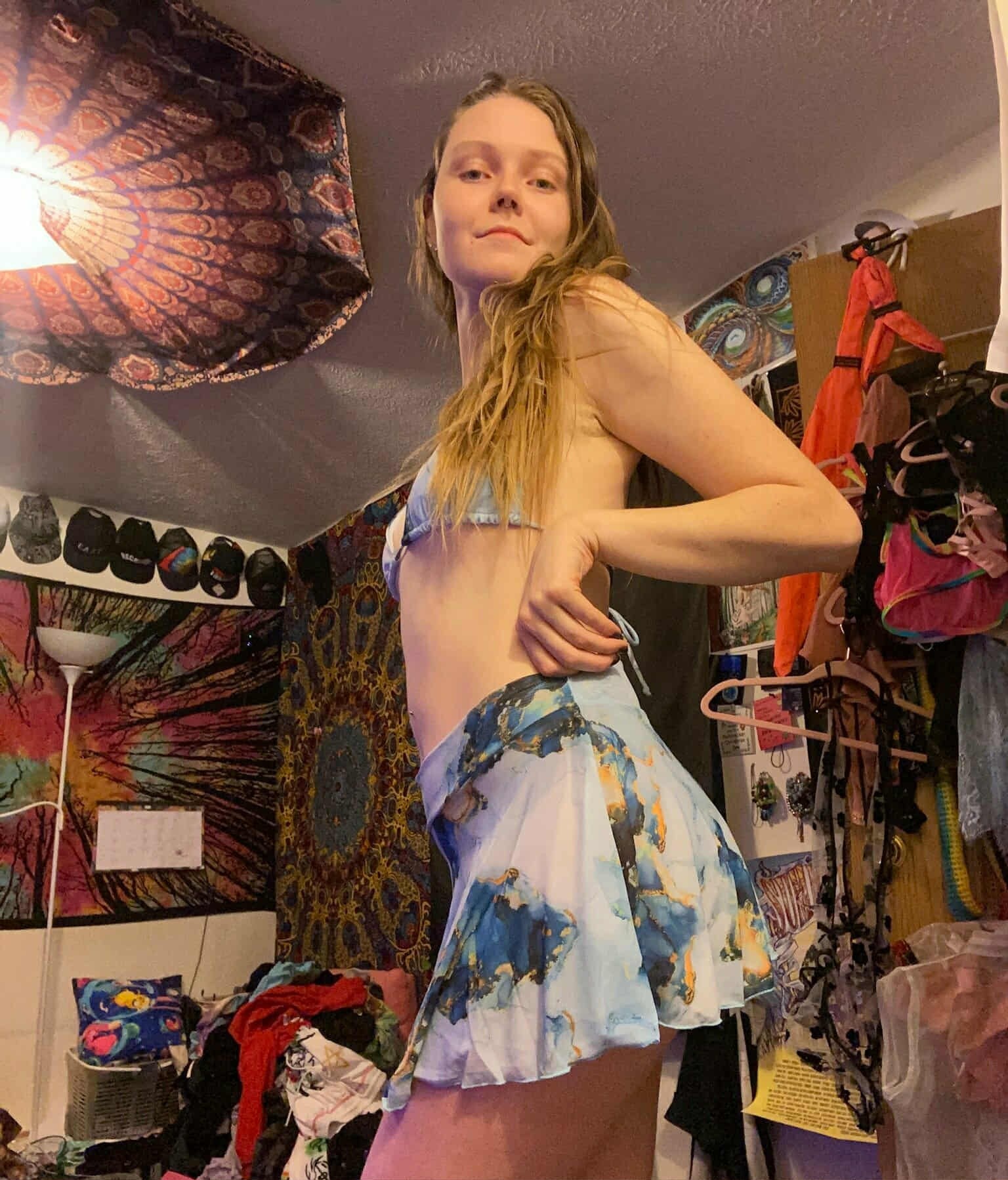 hesabot637, 21 years old from Australia