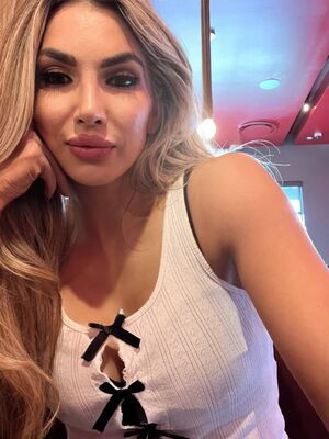 Juniper2xar, 22 years old from United Kingdom