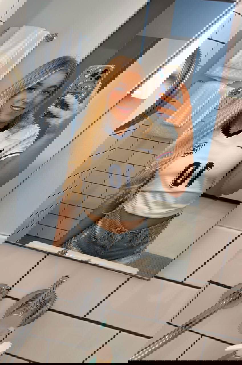 rj8045360's Cover Photo