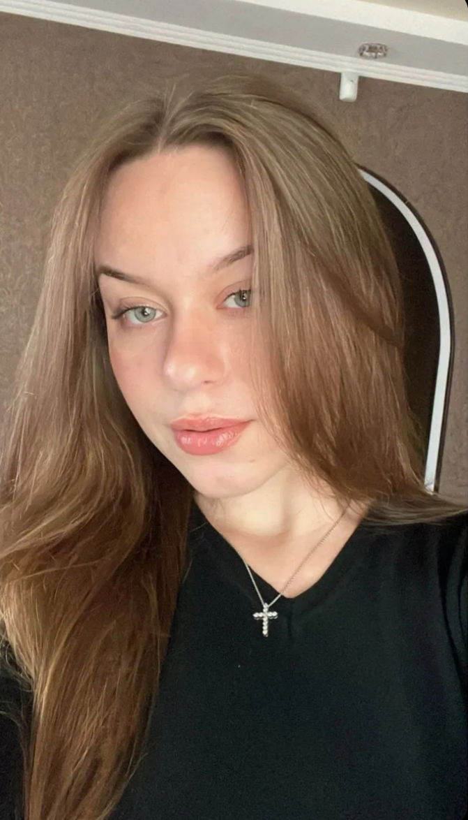 hfuihwn's Cover Photo