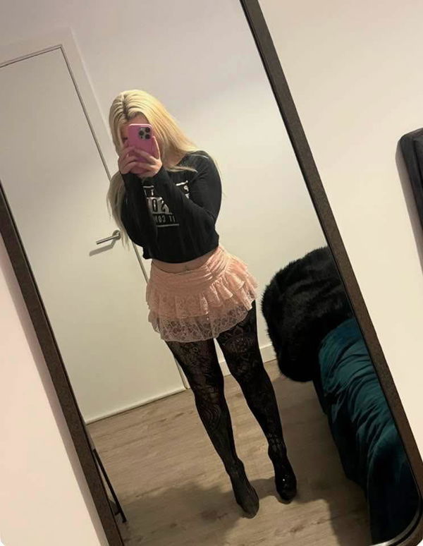 bebahaj824, 20 years old from United Kingdom