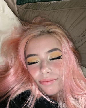 Jolie21245's Profile Photo