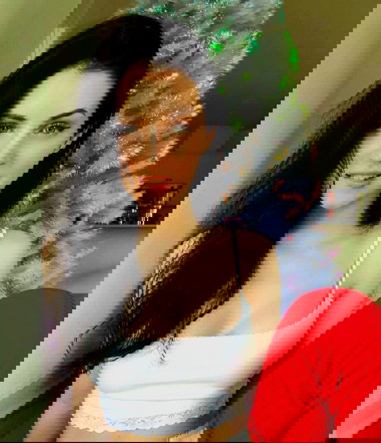 alina697487's Cover Photo