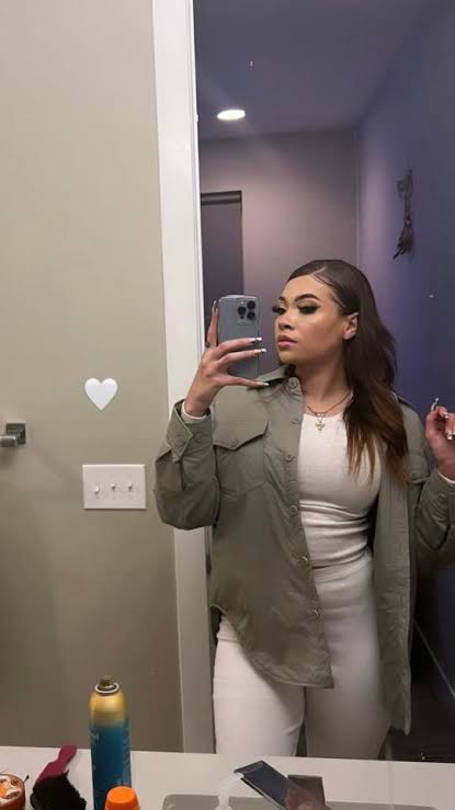 Sarah482, 24 years old from Canada