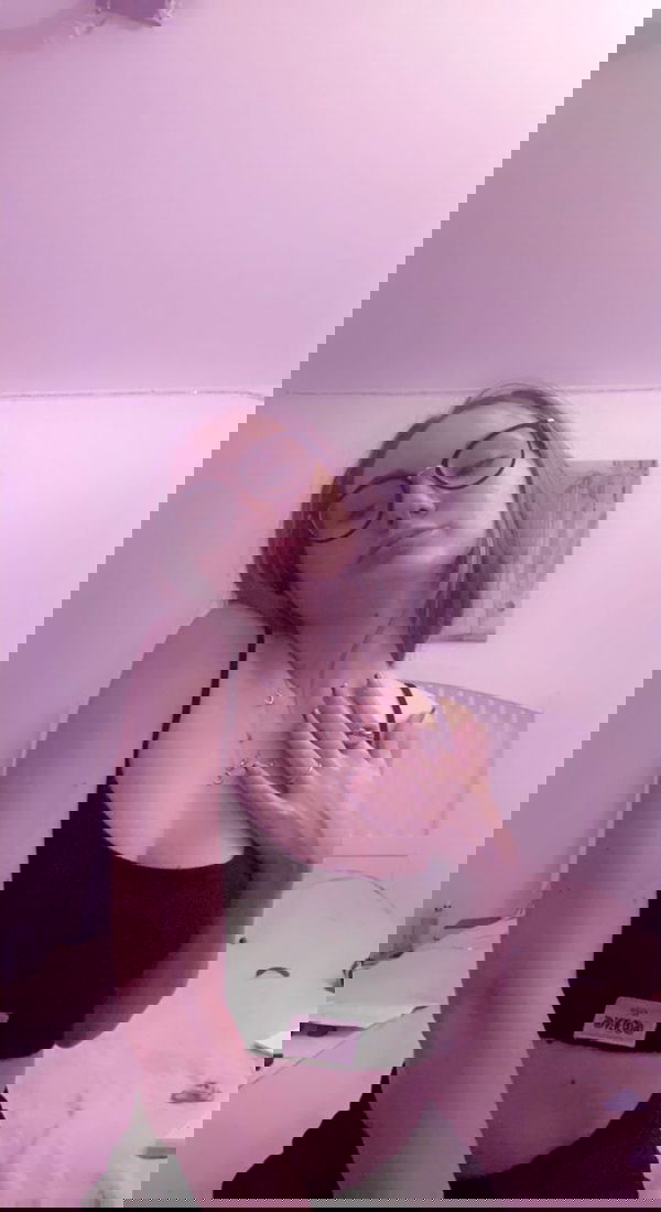 Lzz7282, 20 years old from United Kingdom