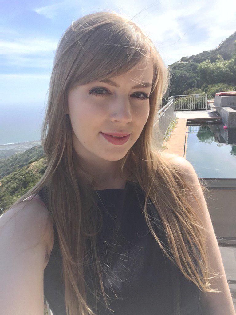 ajdjwheieiehgufu's Cover Photo