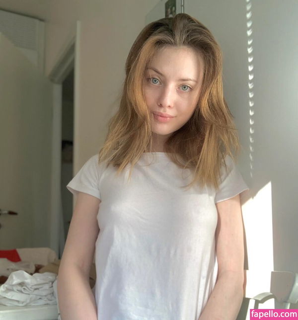 Emery21Fxx, 22 years old from United Kingdom