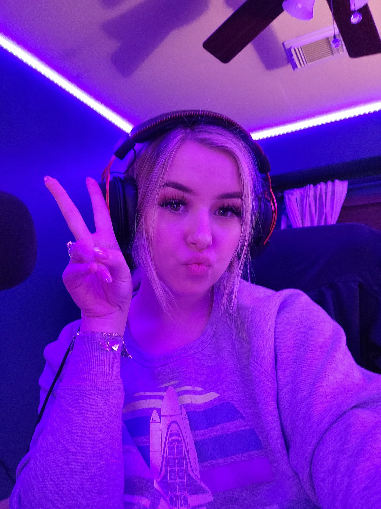 selomof850, 21 years old from Australia